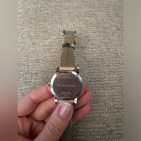 Burberry Heritage Nova Check 38mm Women's Watch - Authentic. - Picture 5 of 15